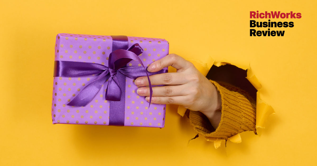 Hadiah, Buat Manusia Saling Mencintai