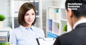 Mahu Curi Perhatian Penemu Duga, Gadis Ini Cetak Resume Atas Kek