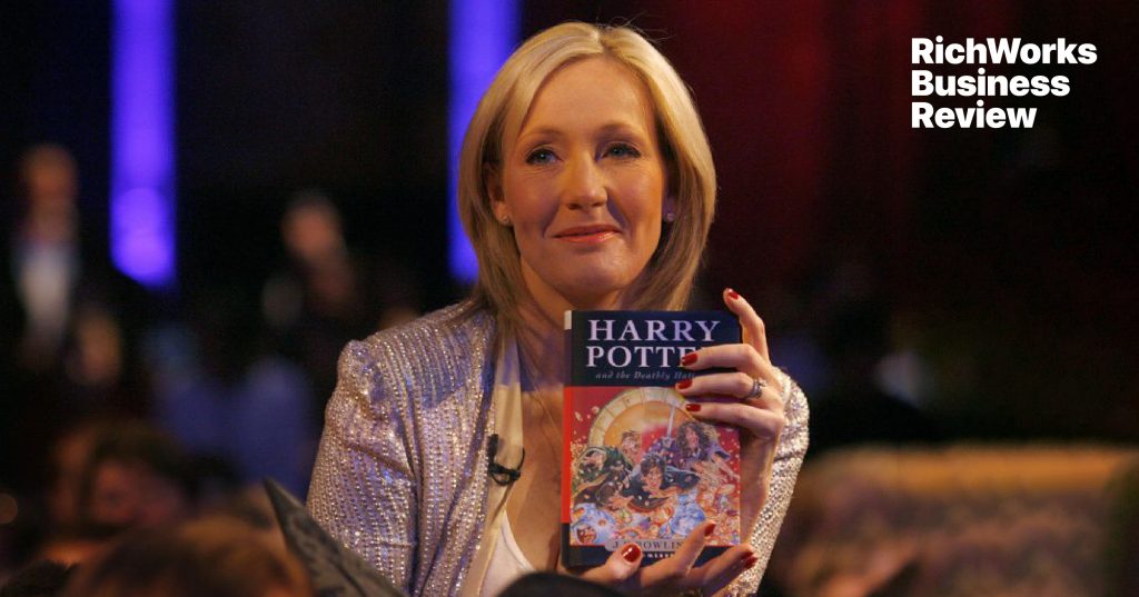 Buku Ditolak 12 Penerbit, Ini Pengajaran Yang Boleh Diambil Daripada Kisah J.K. Rowling