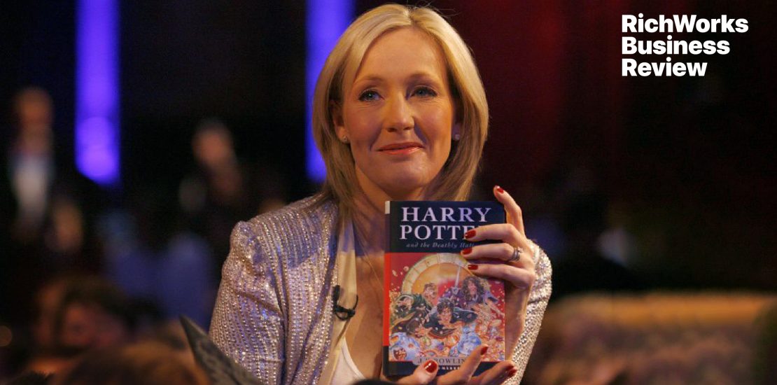 Buku Ditolak 12 Penerbit, Ini Pengajaran Yang Boleh Diambil Daripada Kisah J.K. Rowling